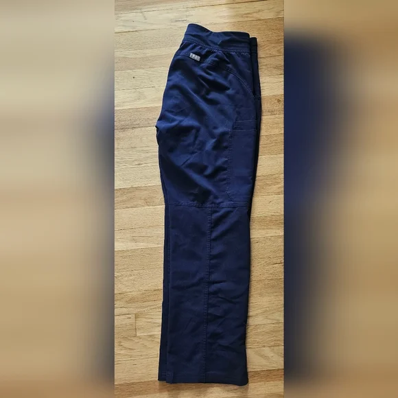 Figs Navy Medium Petite - Picture 3 of 3